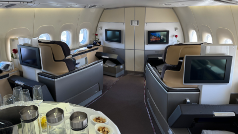 lufthansa-boeing-747-8-first-class