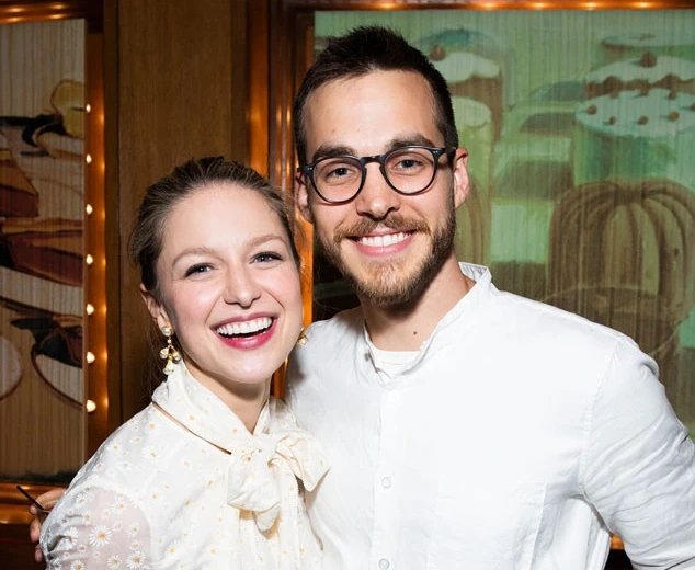 rs_634x1024-190210170454-634-MELISSA-BENOIST-CHRIS-WOOD-2 (1)